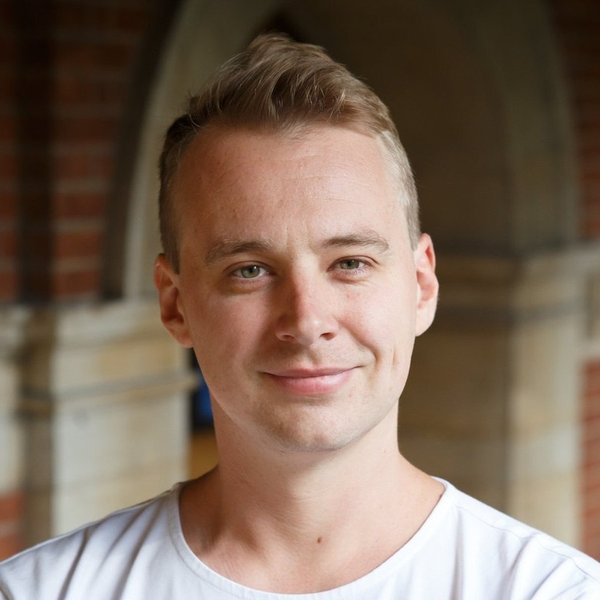 Dr Adam Hunt