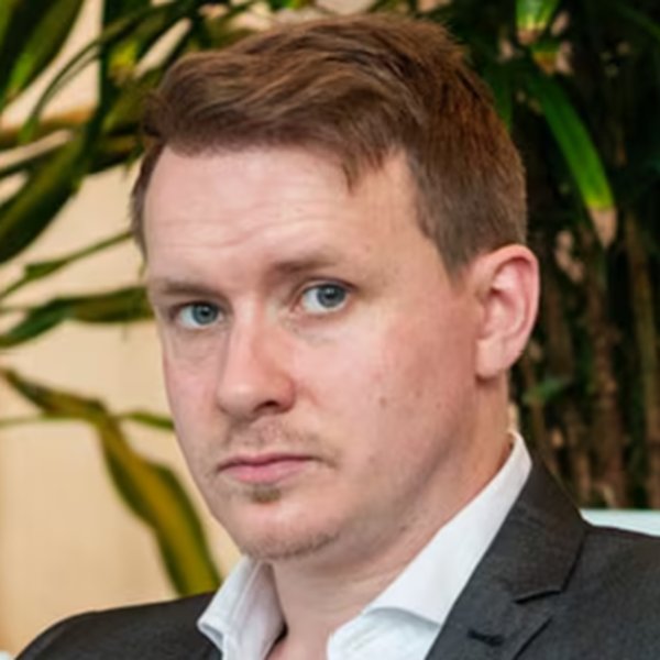 Dr Iain Campbell